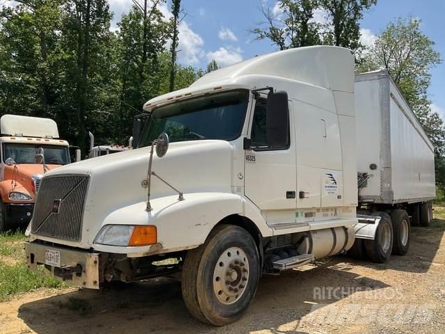 Volvo VNL وحدات الجر