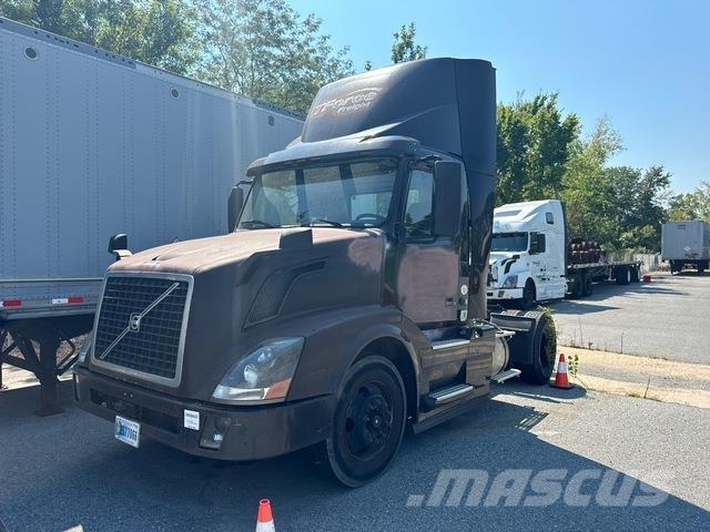 Volvo VNL وحدات الجر