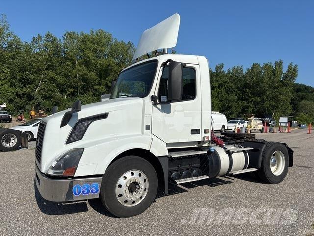 Volvo VNL وحدات الجر