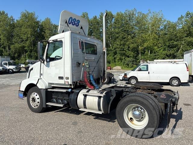 Volvo VNL وحدات الجر