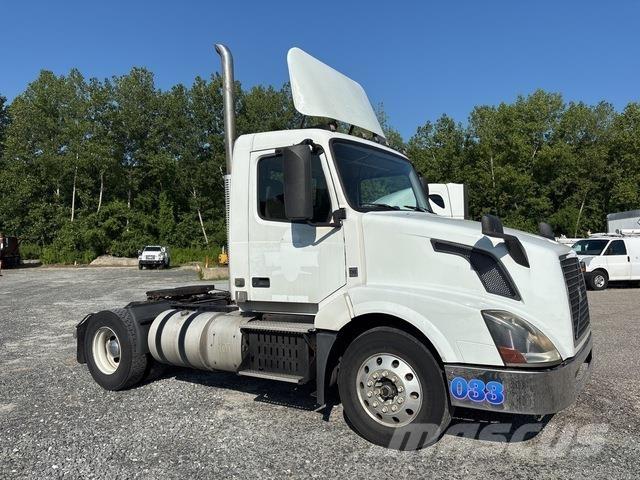 Volvo VNL وحدات الجر