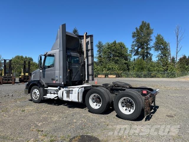 Volvo VNL وحدات الجر