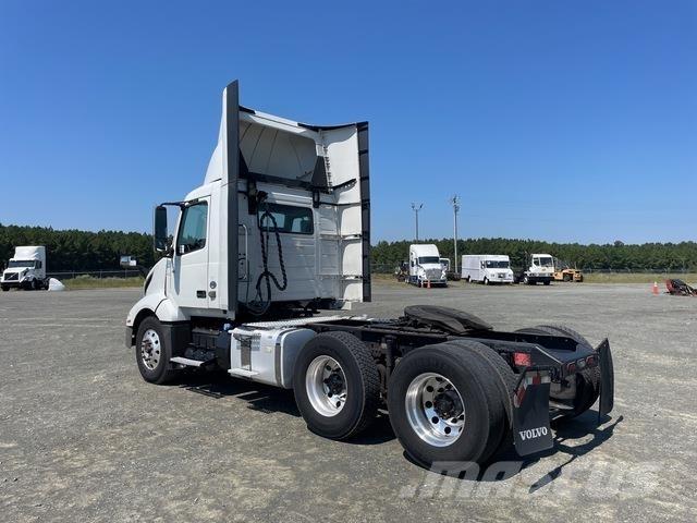 Volvo VNL وحدات الجر
