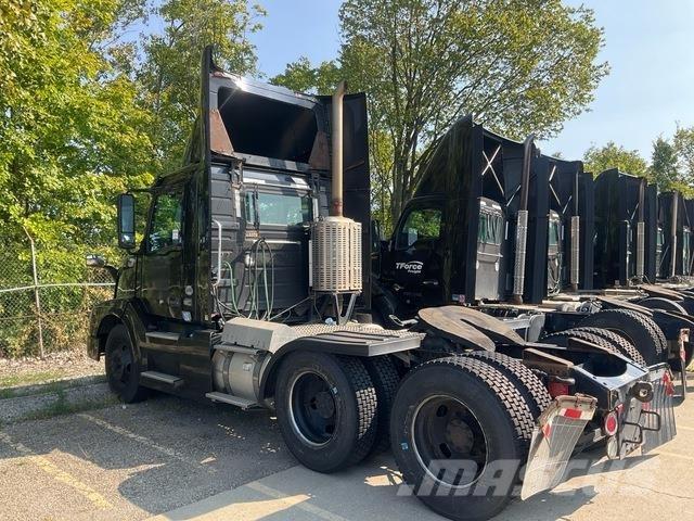 Volvo VNL وحدات الجر