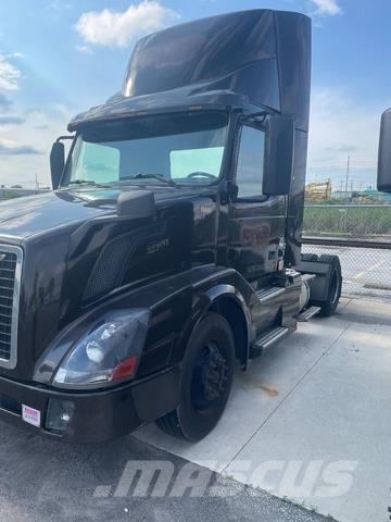 Volvo VNL وحدات الجر