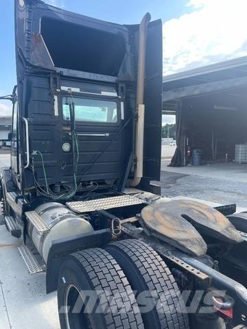 Volvo VNL وحدات الجر