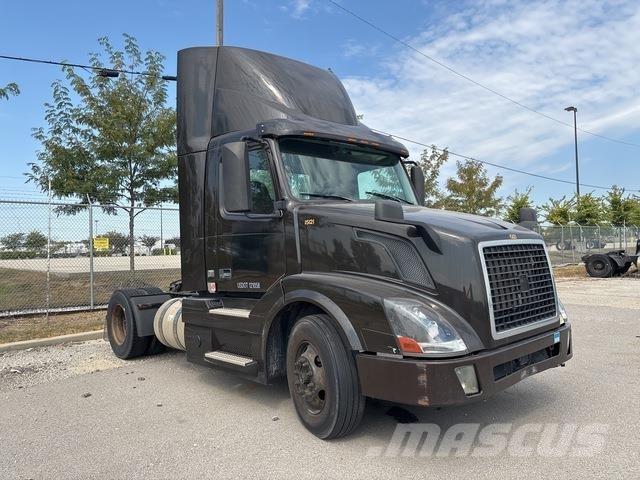 Volvo VNL وحدات الجر