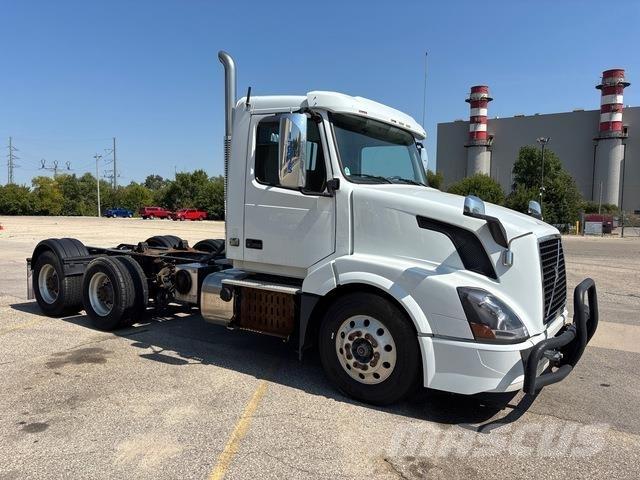 Volvo VNL وحدات الجر