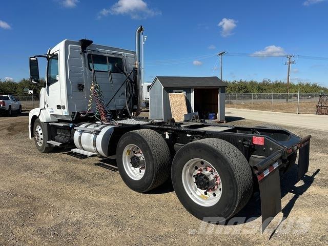 Volvo VNL وحدات الجر