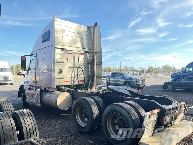 Volvo VNL وحدات الجر