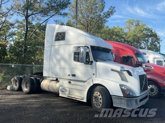 Volvo VNL وحدات الجر