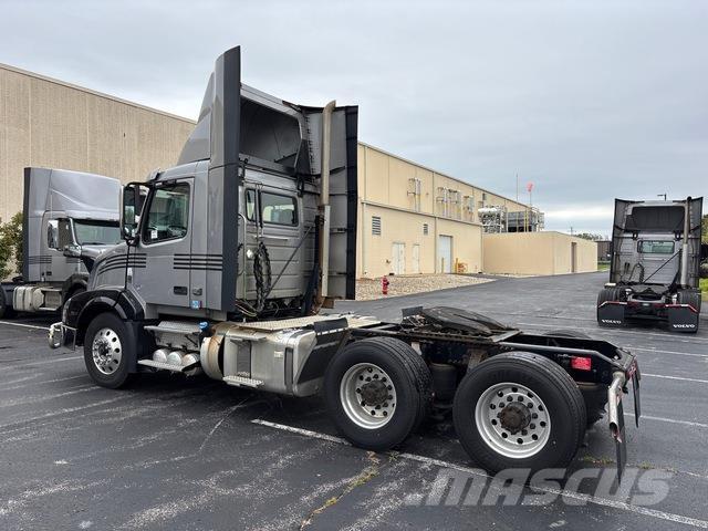 Volvo VNL وحدات الجر