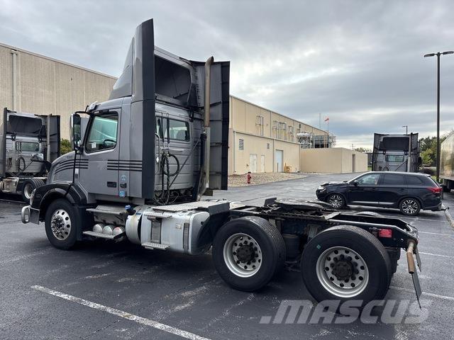 Volvo VNL وحدات الجر