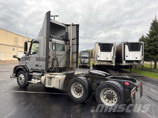 Volvo VNL وحدات الجر