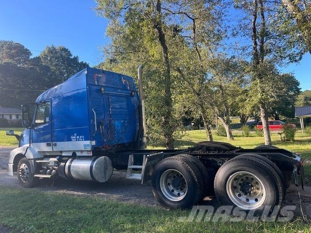 Volvo VNL وحدات الجر