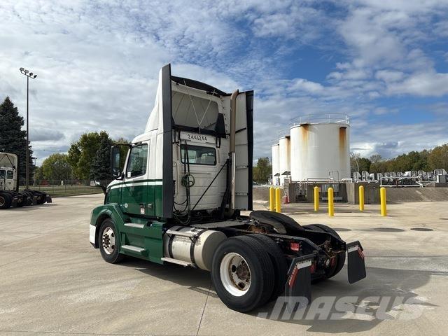 Volvo VNL وحدات الجر
