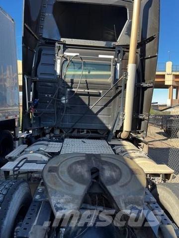 Volvo VNL وحدات الجر