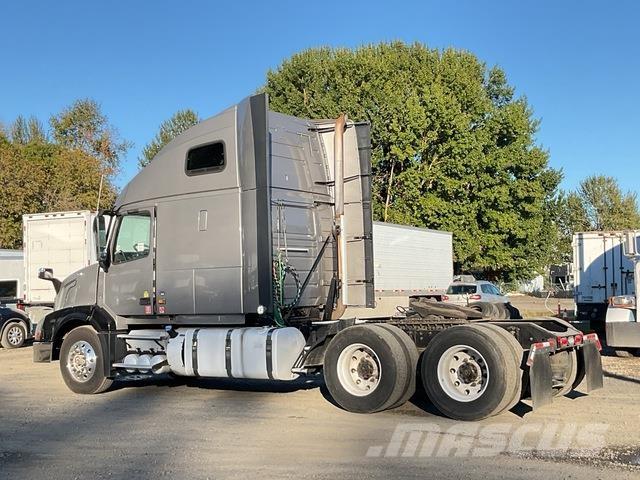 Volvo VNL وحدات الجر