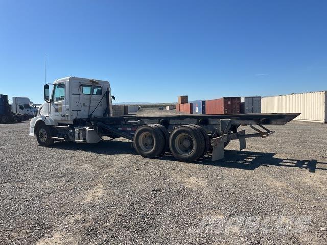 Volvo VNL شاحنات لوادر