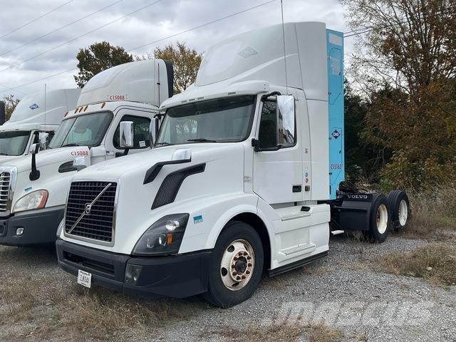 Volvo VNL وحدات الجر