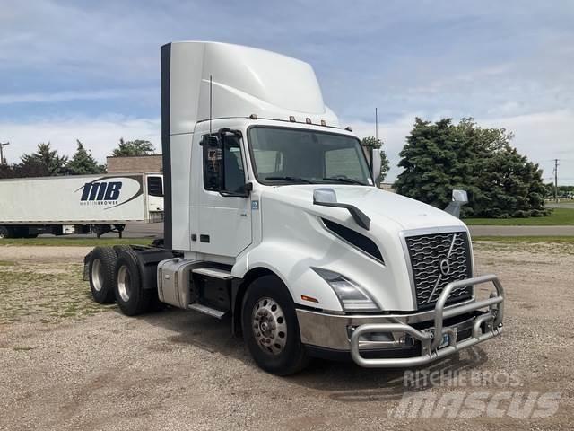 Volvo VNL 300 وحدات الجر