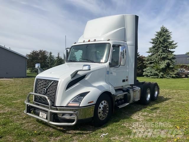 Volvo VNL 300 وحدات الجر