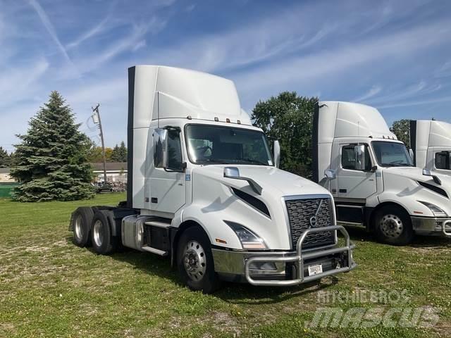 Volvo VNL 300 وحدات الجر