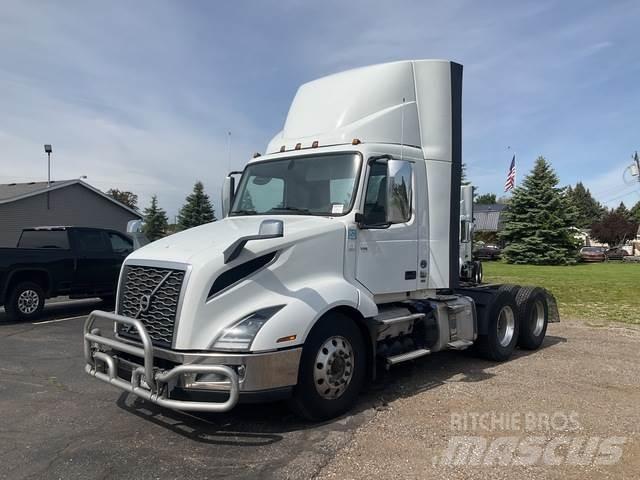 Volvo VNL 300 وحدات الجر
