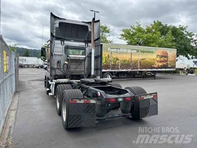 Volvo VNL 300 وحدات الجر