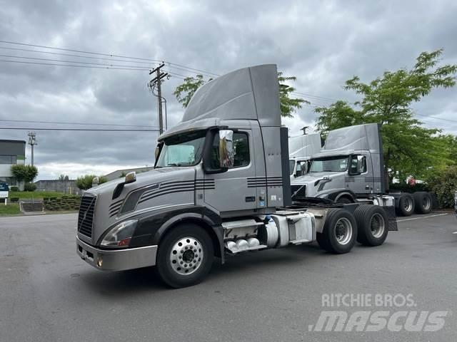 Volvo VNL 300 وحدات الجر