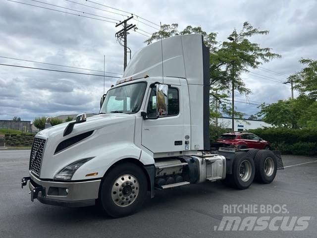 Volvo VNL 300 وحدات الجر