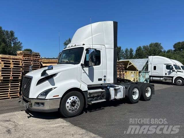 Volvo VNL 300 وحدات الجر