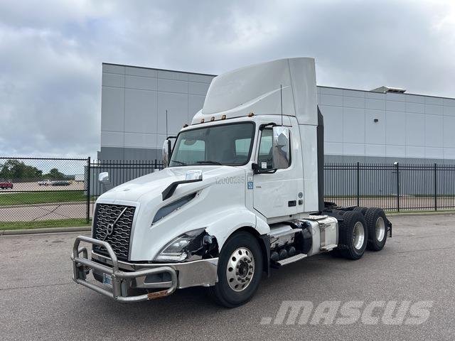 Volvo VNL 300 وحدات الجر
