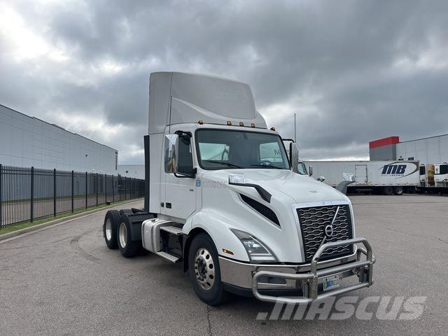 Volvo VNL 300 وحدات الجر
