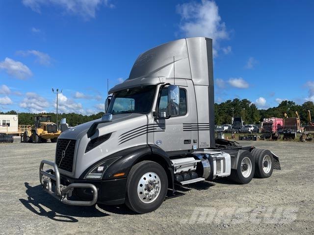 Volvo VNL 300 وحدات الجر