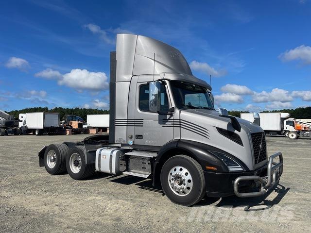 Volvo VNL 300 وحدات الجر