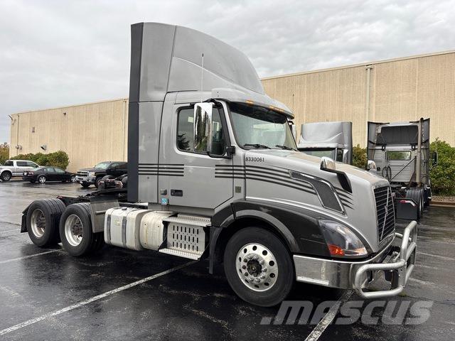 Volvo VNL 300 وحدات الجر
