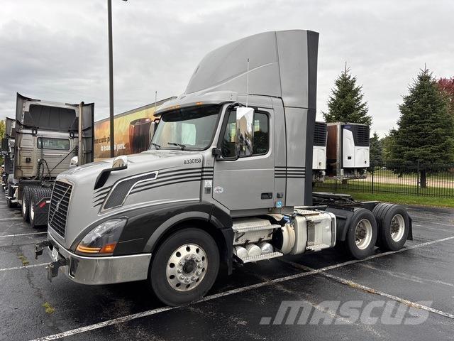 Volvo VNL 300 وحدات الجر