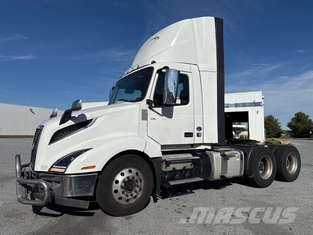 Volvo VNL 300 وحدات الجر