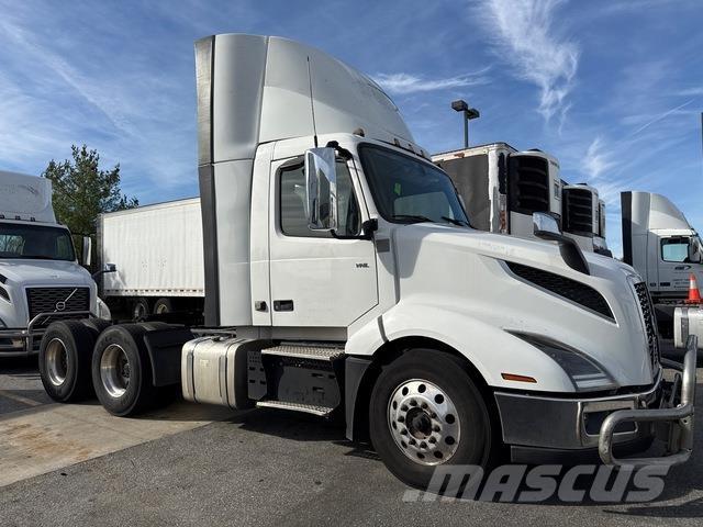 Volvo VNL 300 وحدات الجر