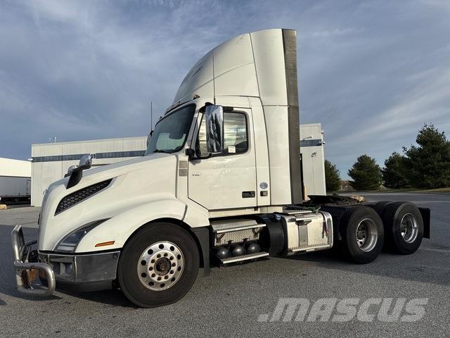 Volvo VNL 300 وحدات الجر