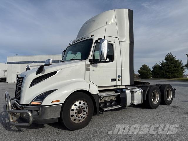 Volvo VNL 300 وحدات الجر