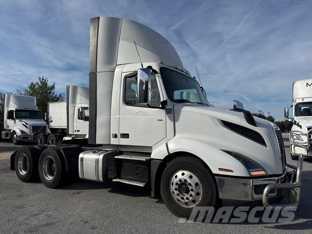 Volvo VNL 300 وحدات الجر