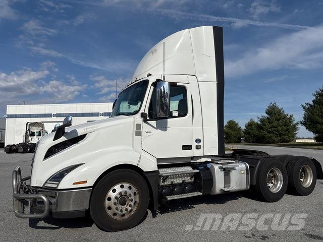 Volvo VNL 300 وحدات الجر