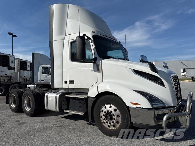 Volvo VNL 300 وحدات الجر