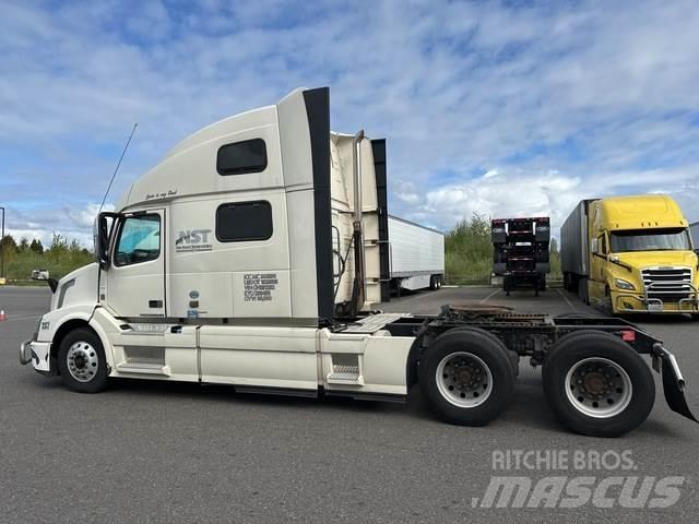 Volvo VNL 780 وحدات الجر