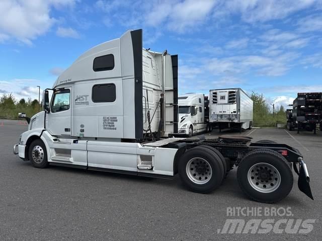 Volvo VNL 780 وحدات الجر