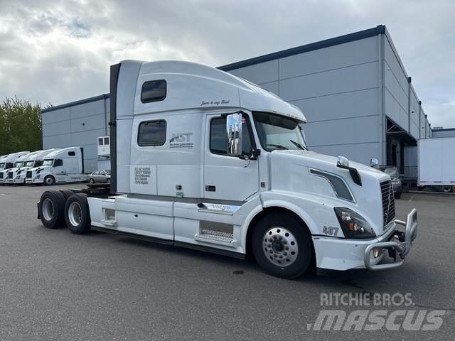 Volvo VNL 780 وحدات الجر