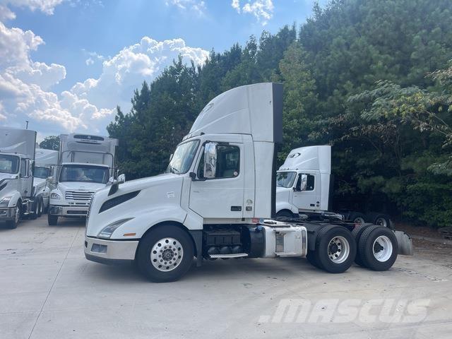 Volvo VNL300 وحدات الجر