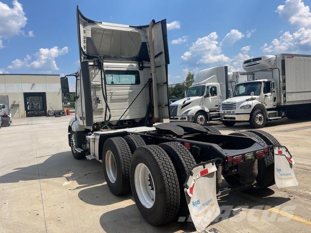 Volvo VNL300 وحدات الجر